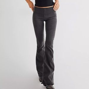 Free People. Stretchy, snug, flare pants. Size 25.